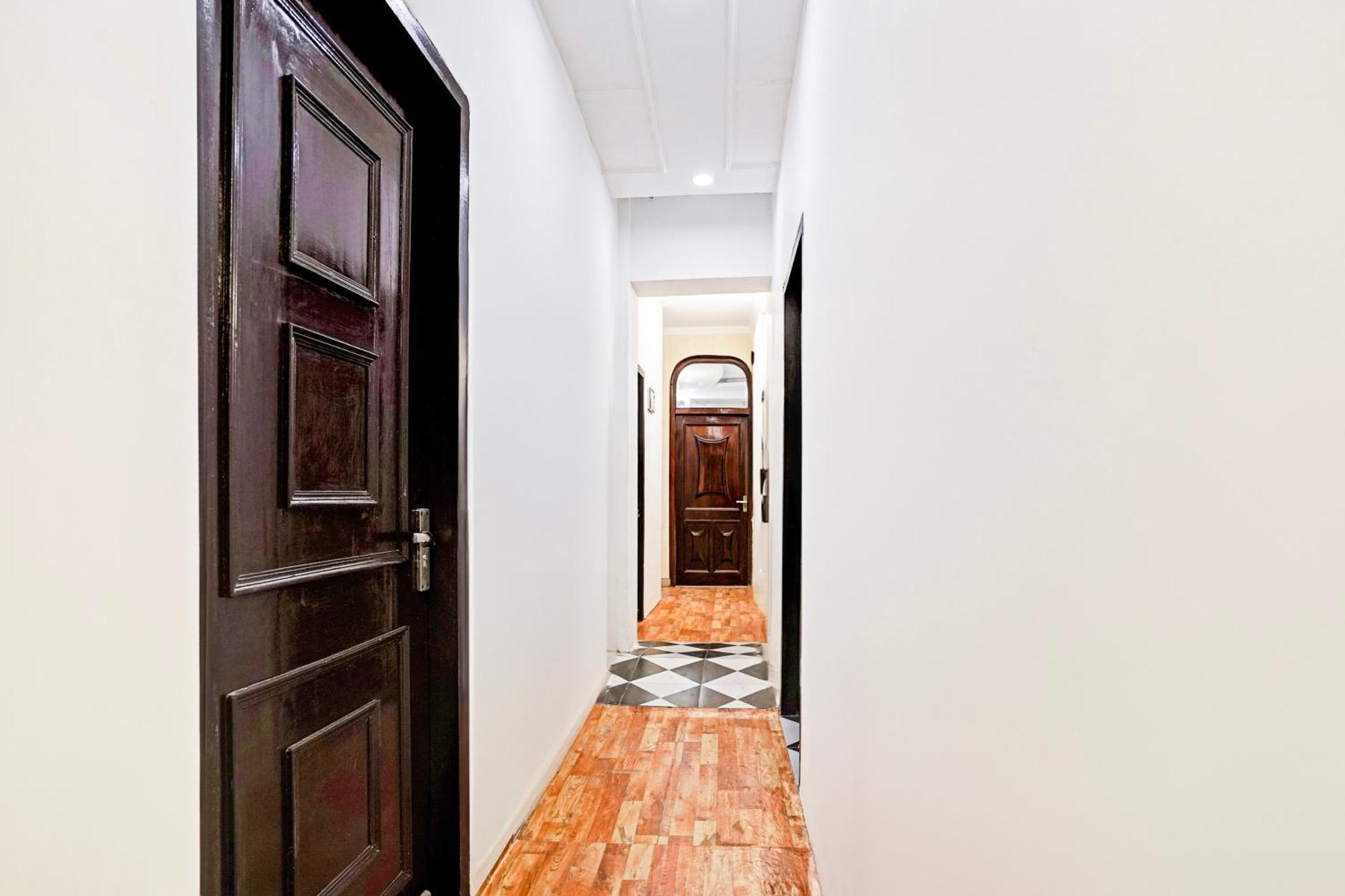 Hotel O Le Empire Stay House New Delhi Exterior photo